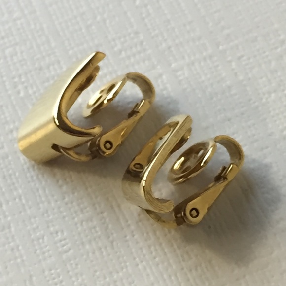 Vintage Minimalist Gold Tone Clip On Earrings - Picture 4 of 10